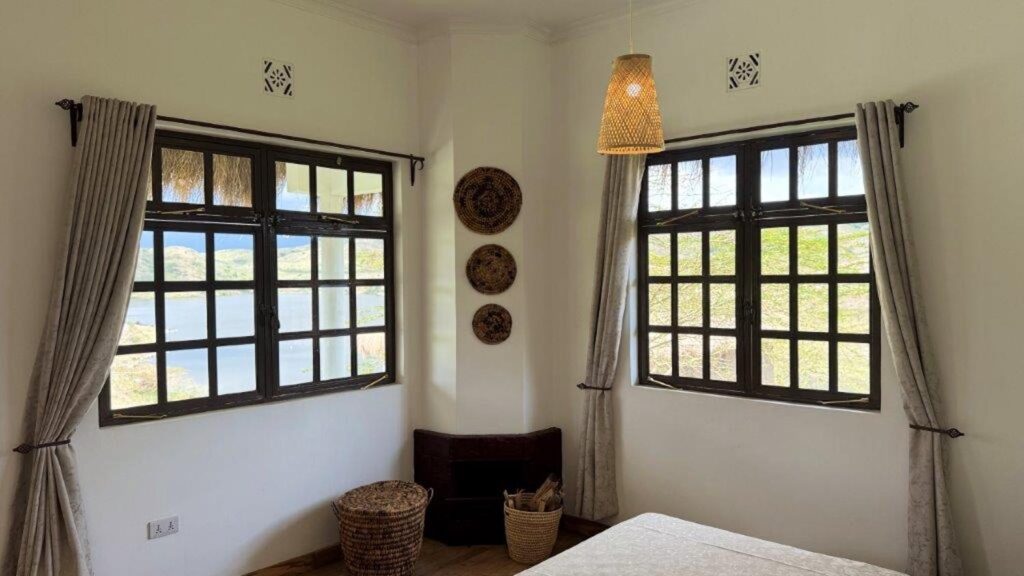 tulusia-lakeview-tembo-house-1